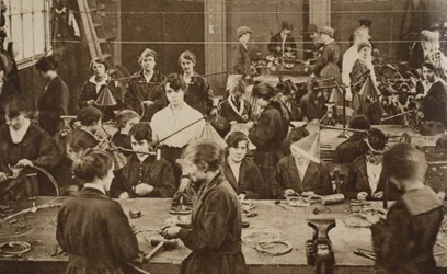 Mujeres trabajadoras en el Servicio Aéreo de la R.N., 1914-19